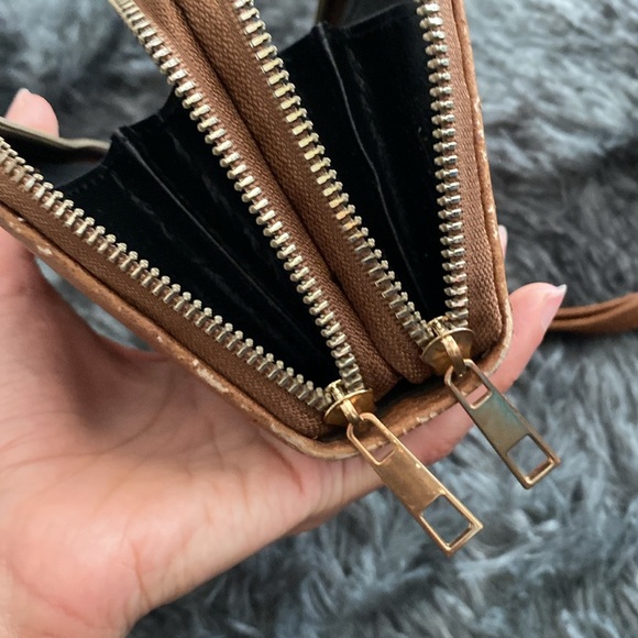 Faux leather hazelnut double-zippered compartment wristlet clutch wallet - Picture 13 of 17